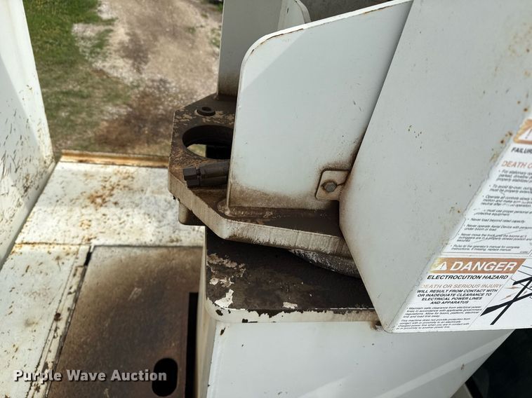 image for item DM5680 2008 International 4300 forestry bucket truck