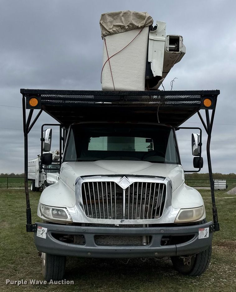 image for item DM5681 2009 International 4300 forestry bucket truck