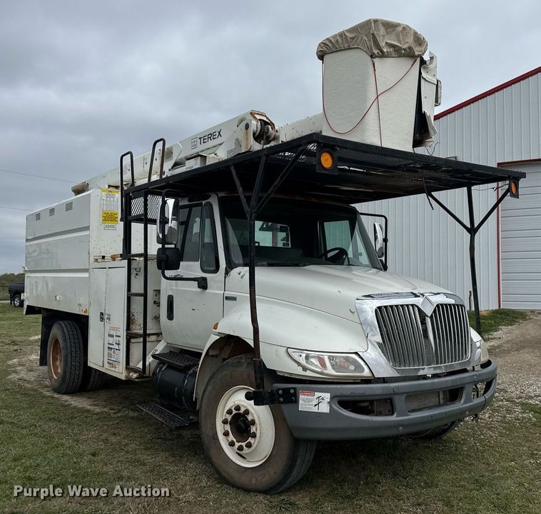 image for item DM5681 2009 International 4300 forestry bucket truck