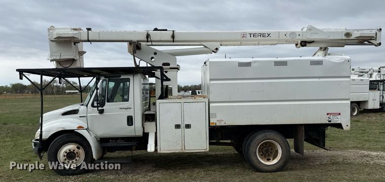 image for item DM5681 2009 International 4300 forestry bucket truck