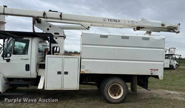 image for item DM5681 2009 International 4300 forestry bucket truck