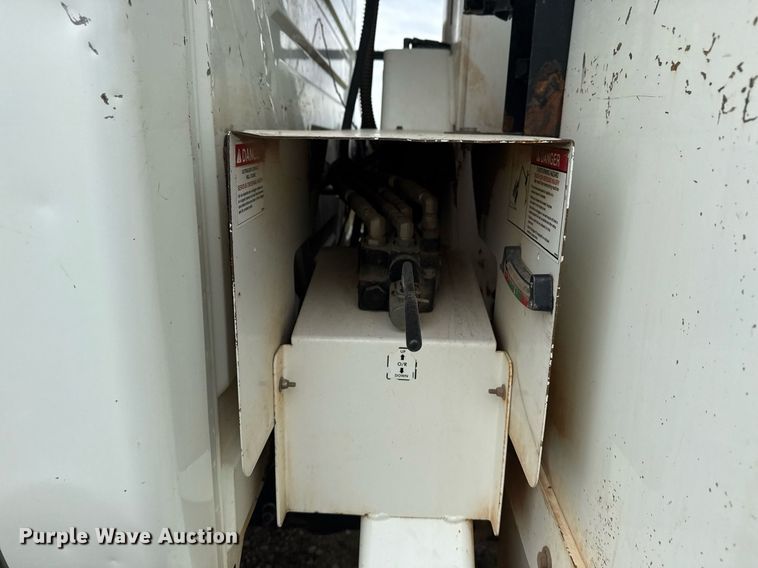 image for item DM5681 2009 International 4300 forestry bucket truck