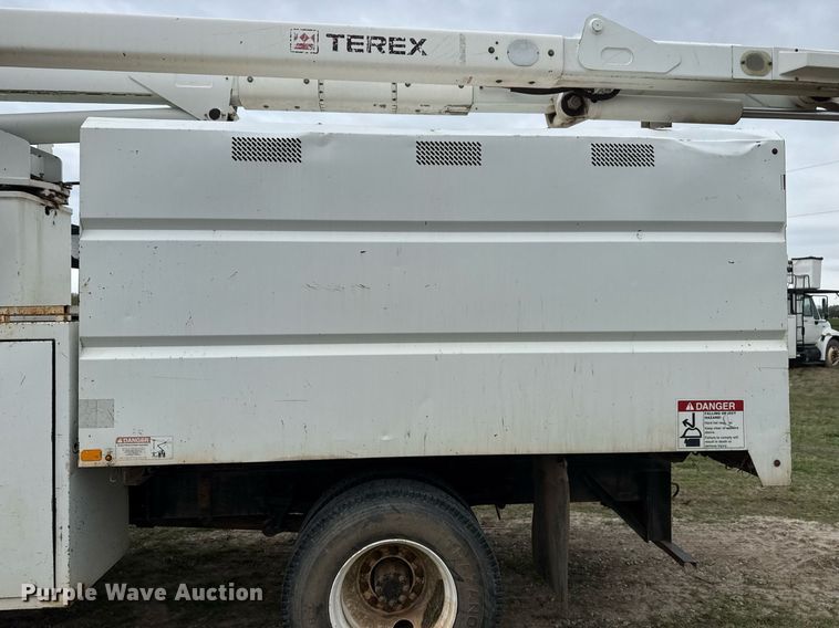 image for item DM5681 2009 International 4300 forestry bucket truck