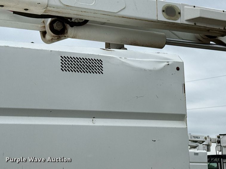 image for item DM5681 2009 International 4300 forestry bucket truck