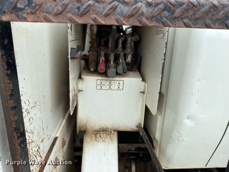 image for item DM5681 2009 International 4300 forestry bucket truck