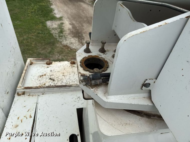 image for item DM5681 2009 International 4300 forestry bucket truck