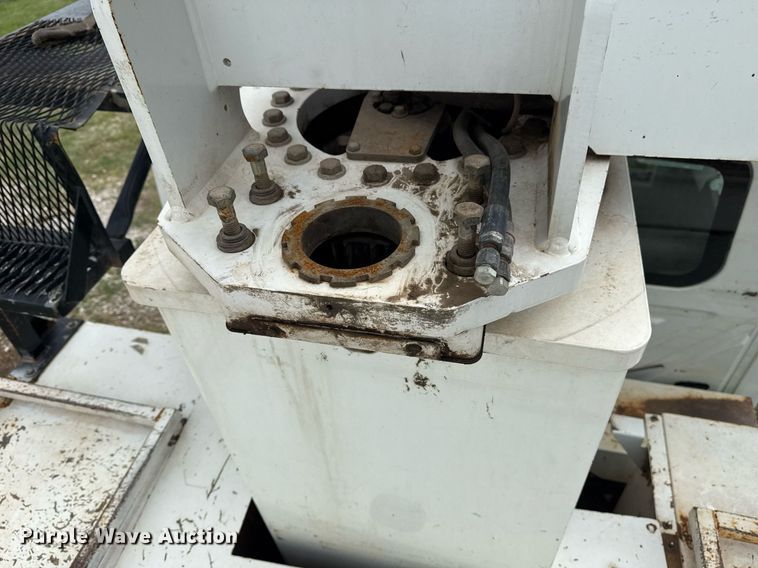 image for item DM5681 2009 International 4300 forestry bucket truck