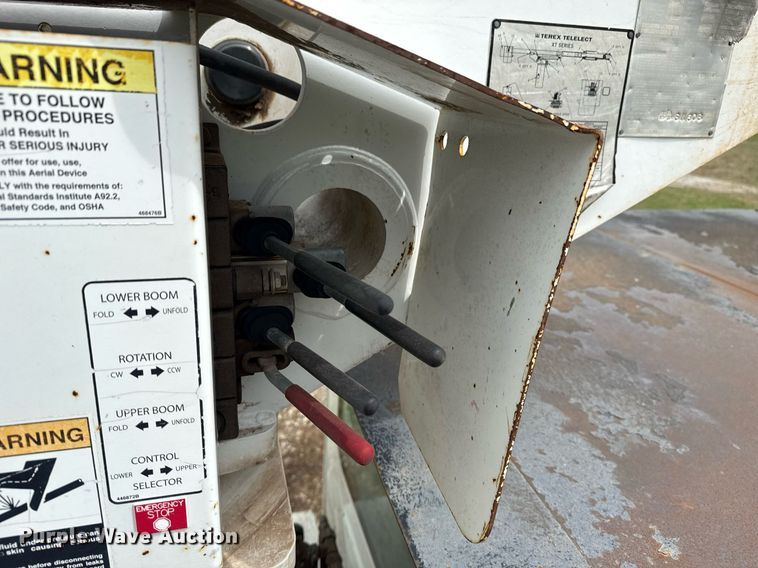 image for item DM5681 2009 International 4300 forestry bucket truck