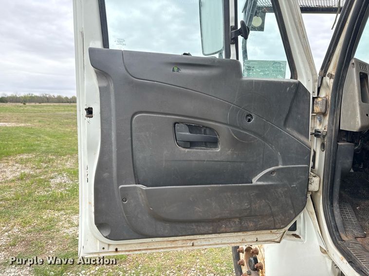 image for item DM5681 2009 International 4300 forestry bucket truck