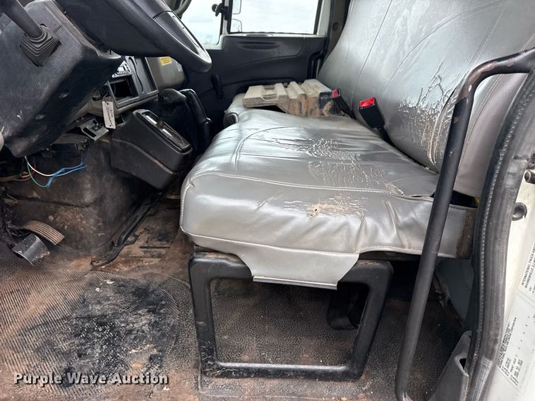 image for item DM5681 2009 International 4300 forestry bucket truck