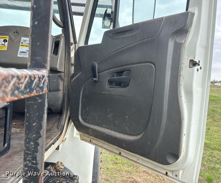 image for item DM5681 2009 International 4300 forestry bucket truck