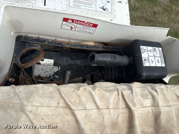 image for item DM5681 2009 International 4300 forestry bucket truck