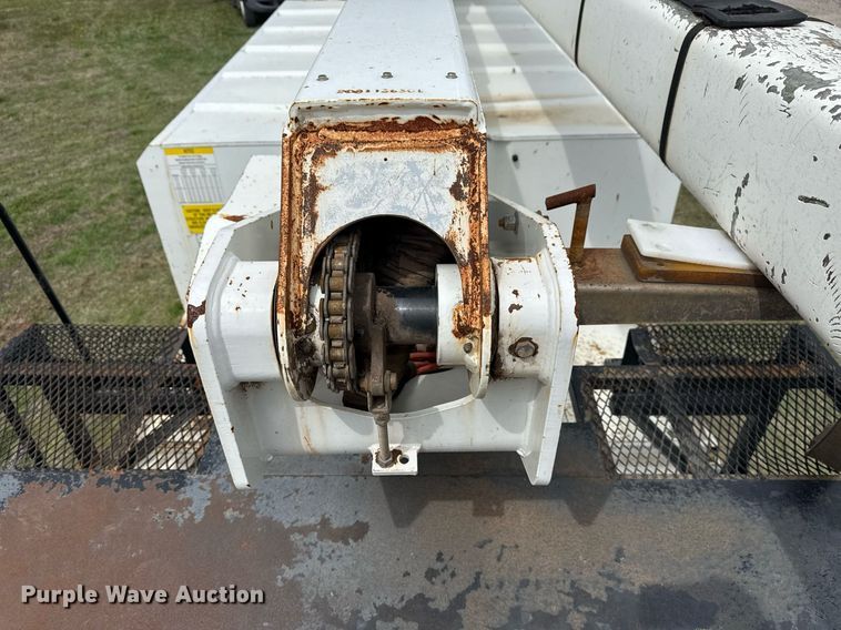 image for item DM5681 2009 International 4300 forestry bucket truck