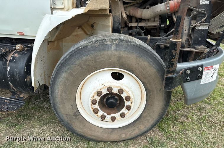 image for item DM5681 2009 International 4300 forestry bucket truck