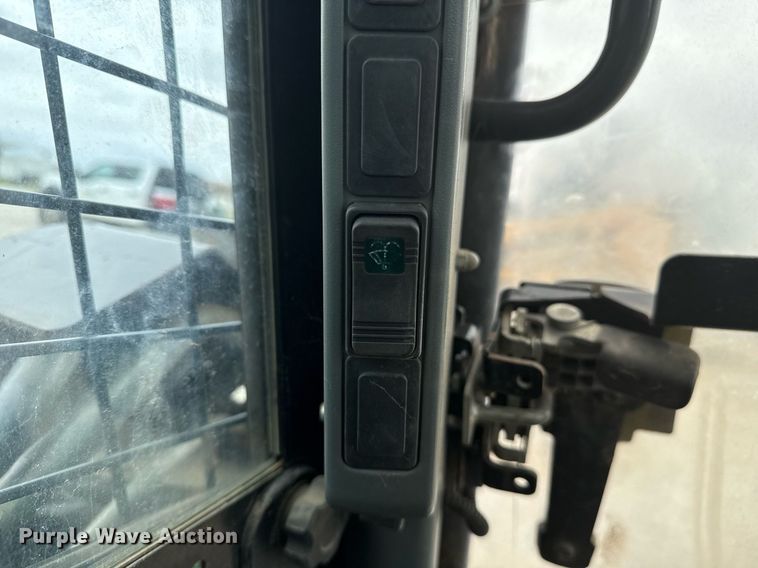 image for item DM5696 2012 New Holland C232 tracked skid steer loader