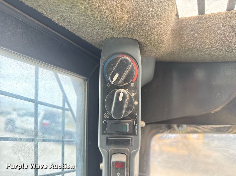 image for item DM5696 2012 New Holland C232 tracked skid steer loader