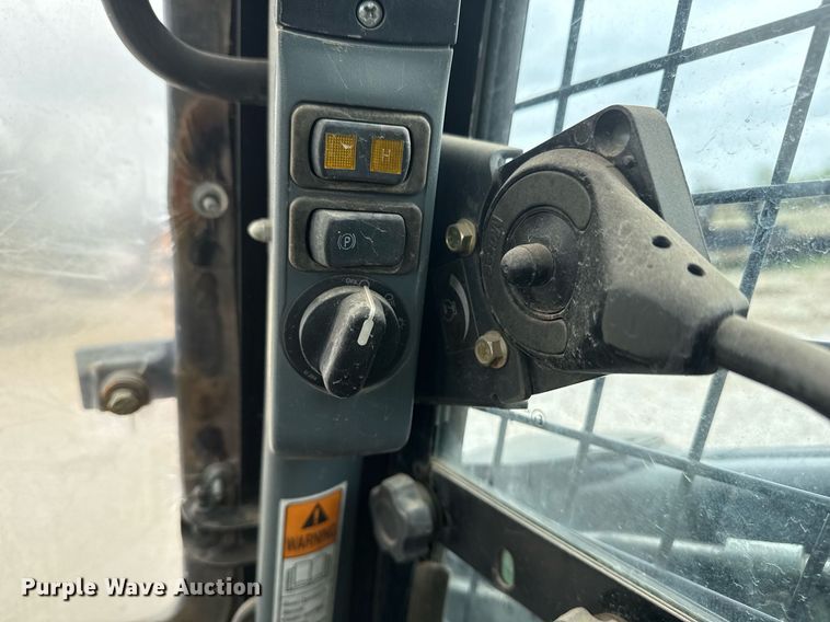 image for item DM5696 2012 New Holland C232 tracked skid steer loader