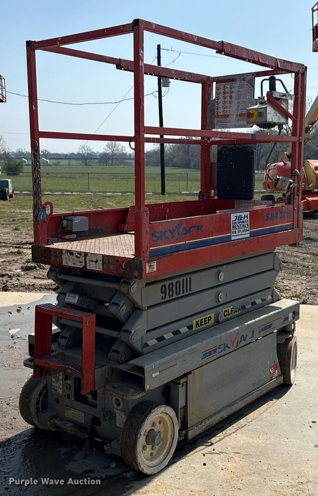 image for item DM5703 2007 Skyjack SJIII 3219 scissor lift