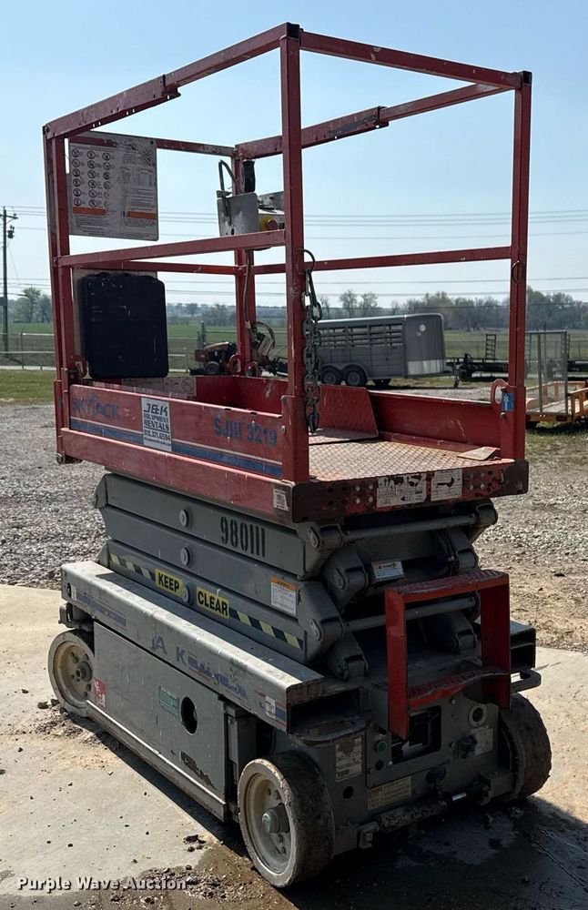 image for item DM5703 2007 Skyjack SJIII 3219 scissor lift