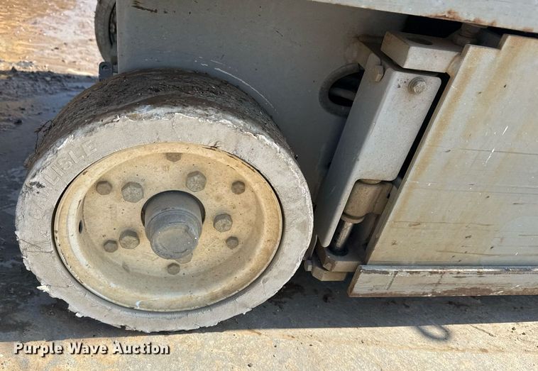 image for item DM5703 2007 Skyjack SJIII 3219 scissor lift