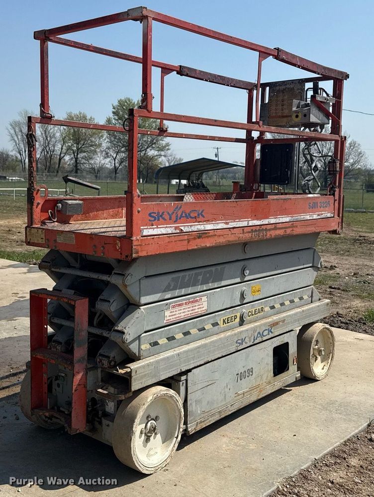 image for item DM5704 2007 Skyjack SJIII 3226 scissor lift