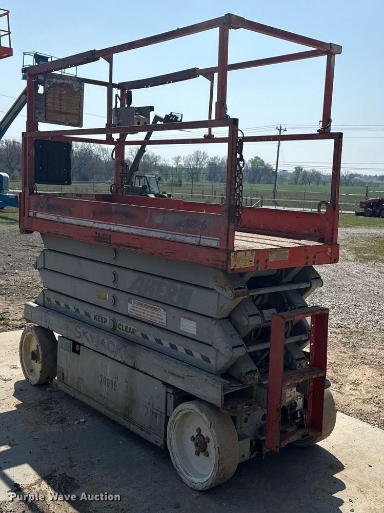 image for item DM5704 2007 Skyjack SJIII 3226 scissor lift