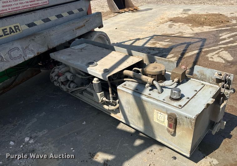 image for item DM5704 2007 Skyjack SJIII 3226 scissor lift