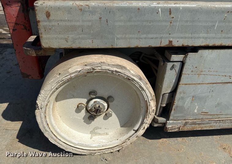 image for item DM5704 2007 Skyjack SJIII 3226 scissor lift