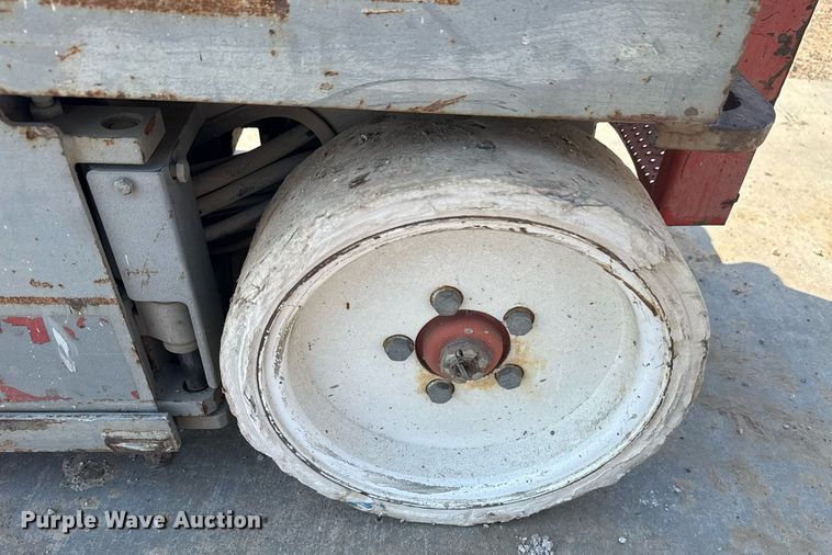 image for item DM5704 2007 Skyjack SJIII 3226 scissor lift