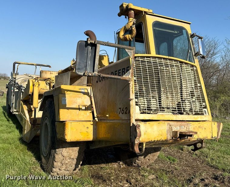 image for item DM5712 1984 John Deere 762A water wagon