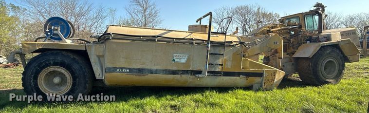 image for item DM5712 1984 John Deere 762A water wagon