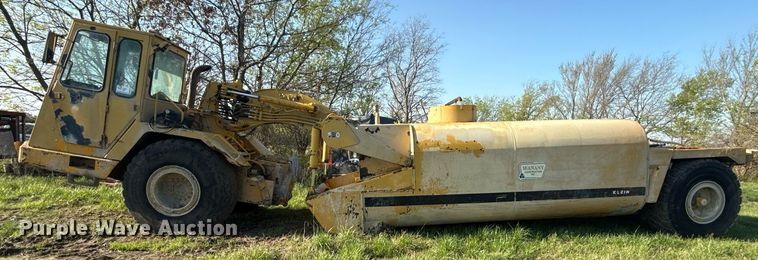 image for item DM5712 1984 John Deere 762A water wagon