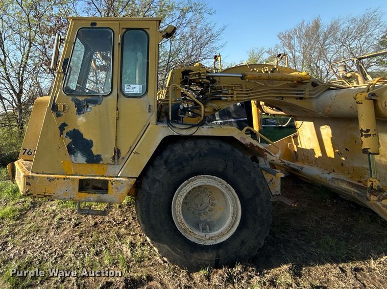 image for item DM5712 1984 John Deere 762A water wagon