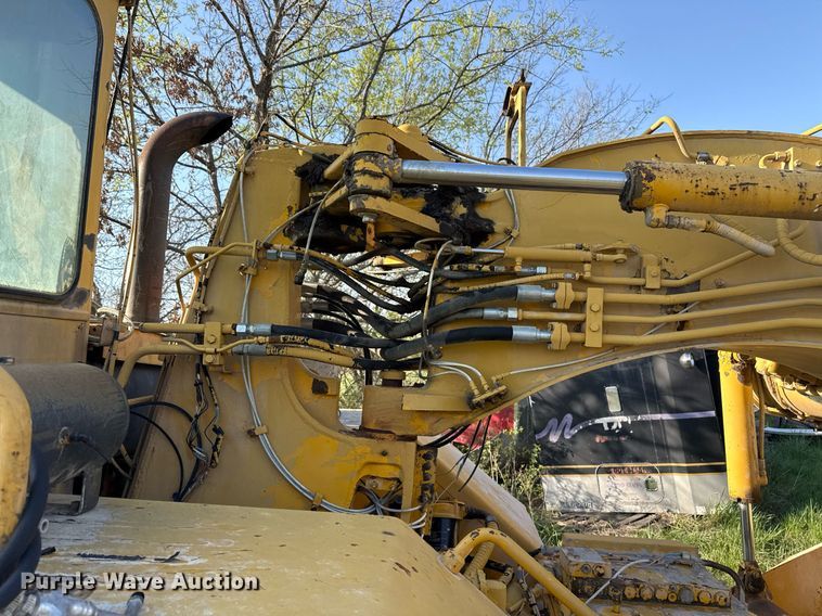 image for item DM5712 1984 John Deere 762A water wagon