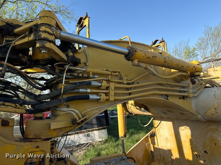 image for item DM5712 1984 John Deere 762A water wagon