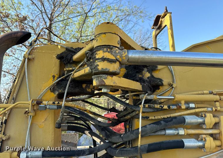 image for item DM5712 1984 John Deere 762A water wagon