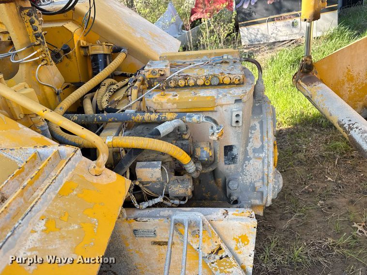 image for item DM5712 1984 John Deere 762A water wagon