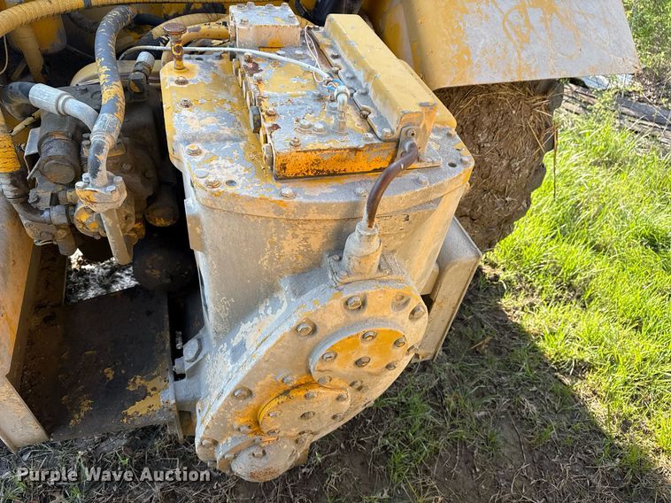 image for item DM5712 1984 John Deere 762A water wagon