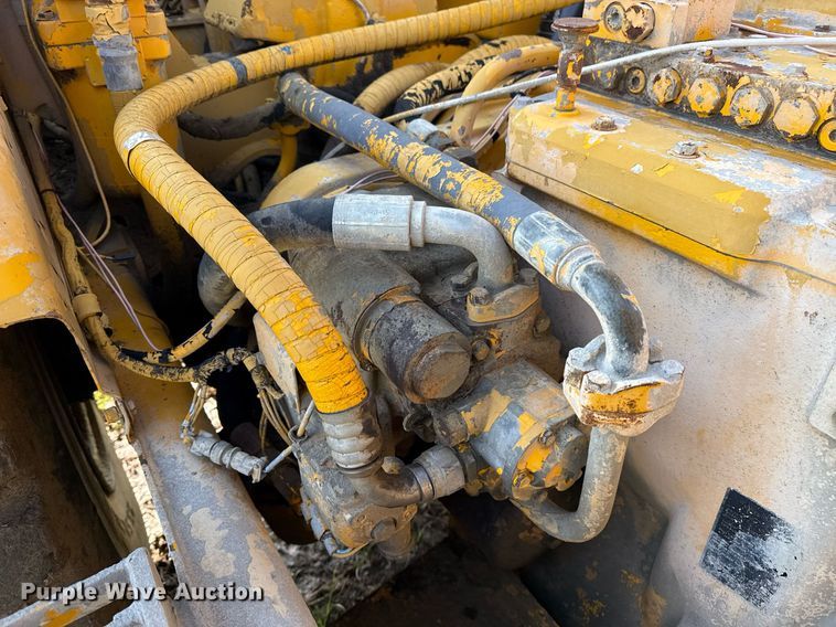 image for item DM5712 1984 John Deere 762A water wagon