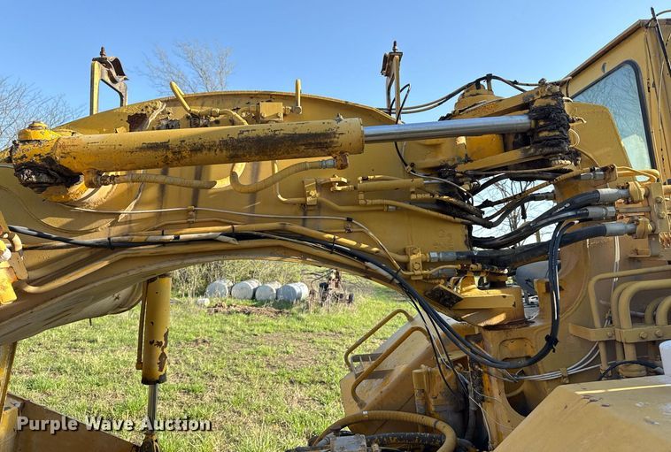 image for item DM5712 1984 John Deere 762A water wagon