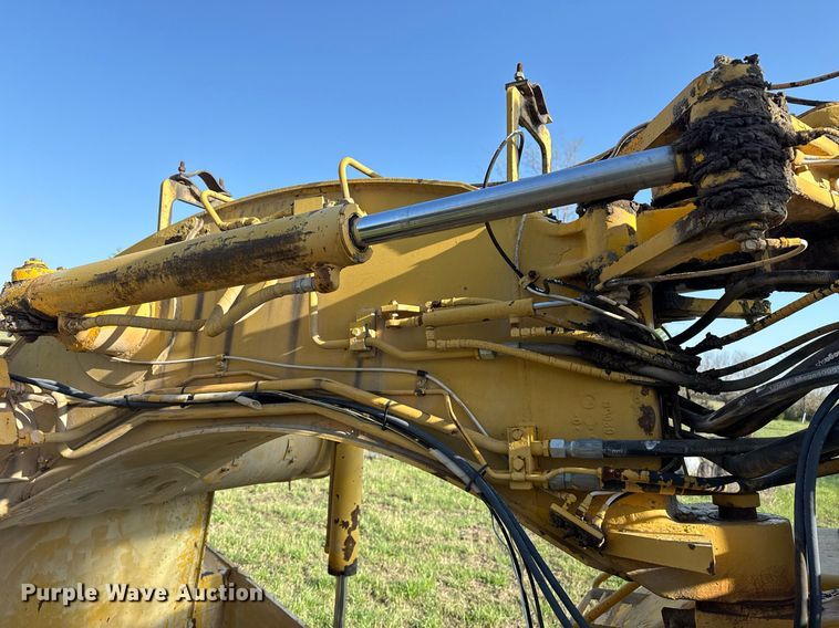 image for item DM5712 1984 John Deere 762A water wagon