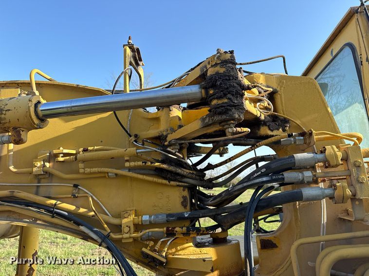 image for item DM5712 1984 John Deere 762A water wagon