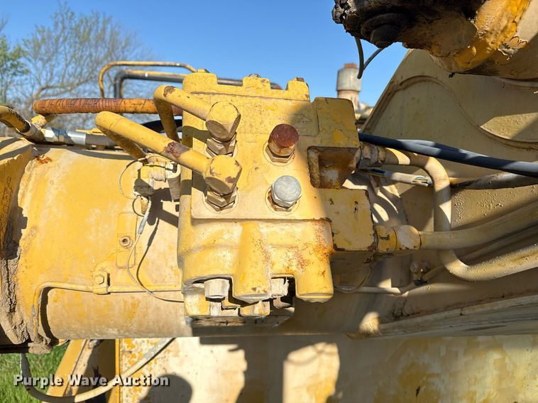 image for item DM5712 1984 John Deere 762A water wagon