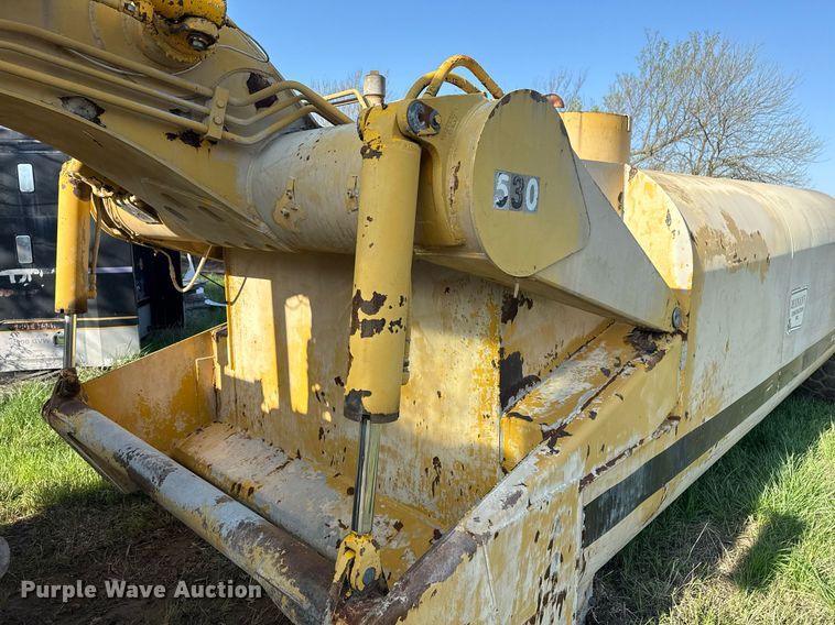 image for item DM5712 1984 John Deere 762A water wagon