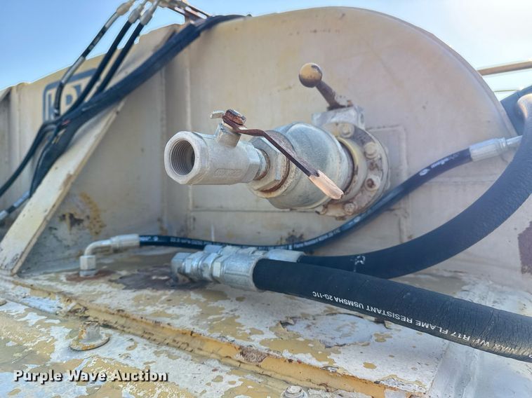 image for item DM5712 1984 John Deere 762A water wagon