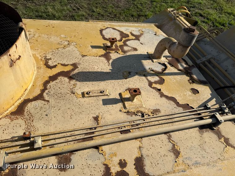 image for item DM5712 1984 John Deere 762A water wagon