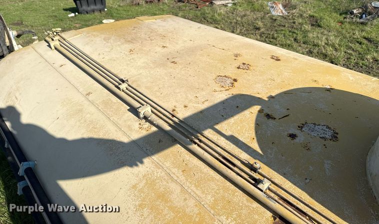 image for item DM5712 1984 John Deere 762A water wagon