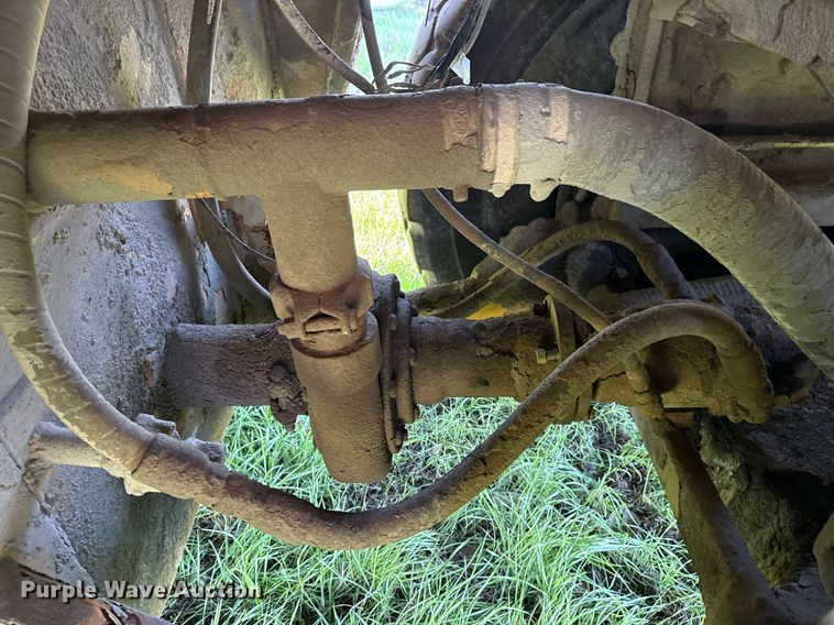 image for item DM5712 1984 John Deere 762A water wagon