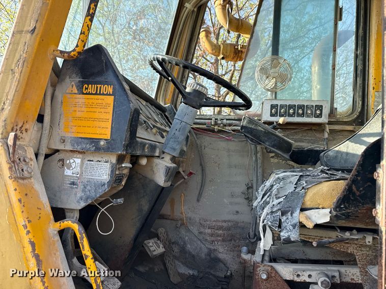 image for item DM5712 1984 John Deere 762A water wagon