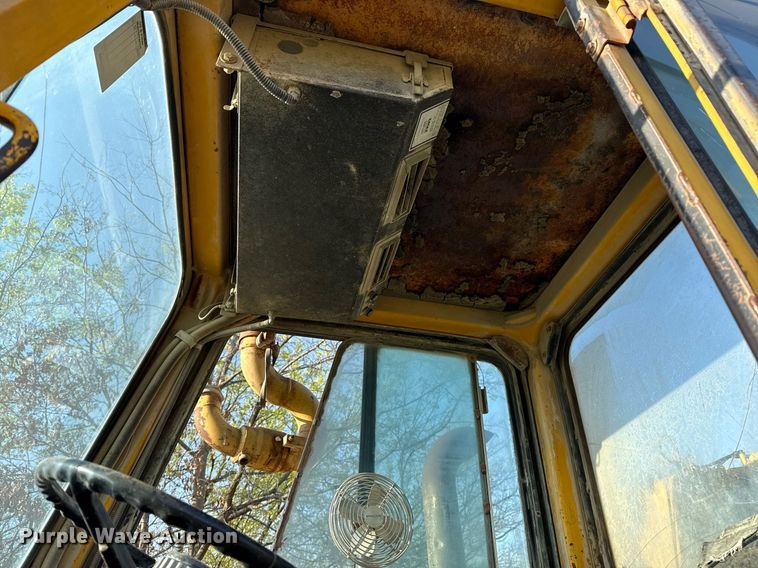 image for item DM5712 1984 John Deere 762A water wagon